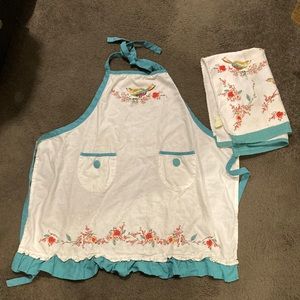 Lenox Chirp Apron and matching tea towel